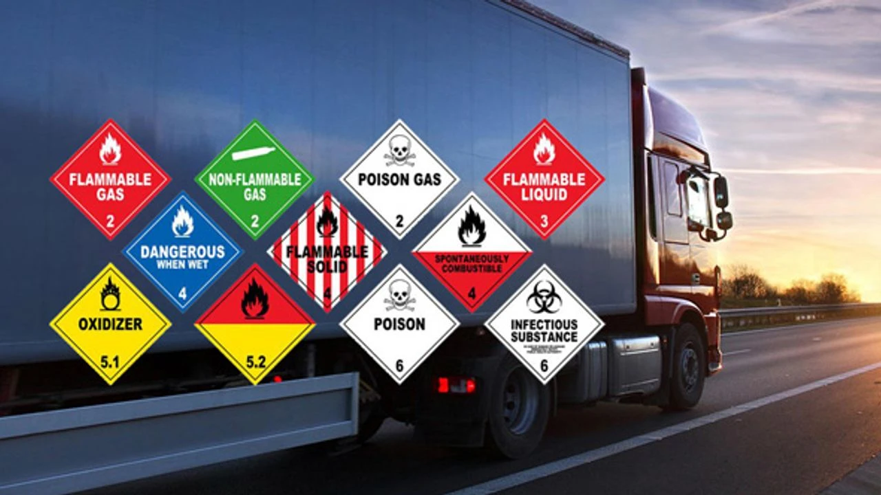 ADR etiketli tehlikeli madde taşımacılığı treyleri